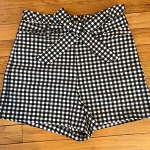 High wasted bow gingham shorts